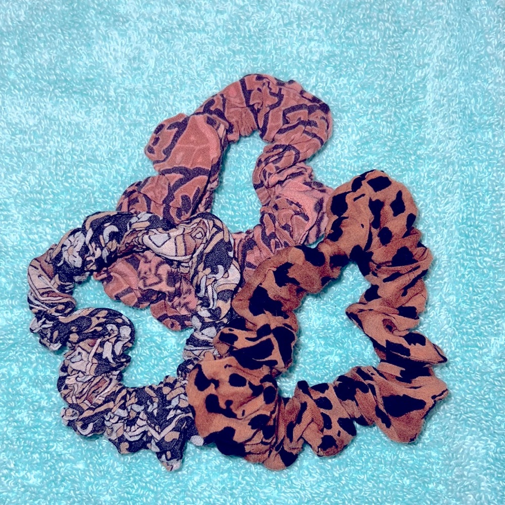 3 SPELL HAIR TIES